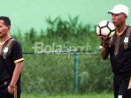 pelatih-psms-medan-djadjang-nurdjaman_20180612_025605.jpg