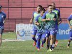 pelatih-psms-medan-peter-butler-2.jpg