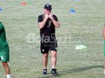 pelatih-psms-medan-peter-butler_20180727_204415.jpg