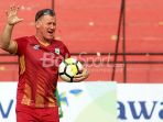 pelatih-psms-medan-peter-butler_20181009_202846.jpg
