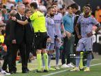 pelatih-real-madrid-carlo-ancelotti-kiri-berbicara-dengan-wasit-de-burgos.jpg