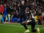 pelatih-real-madrid-italia-carlo-ancelotti-memberi-isyarat-saat-lawan-barcelona.jpg