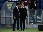 pelatih-roma-dari-portugal-paulo-fonseca-kiri-memberi-selamat-kepada-solskjaer.jpg