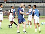 pelatih-timnas-bangladesh-javier-cabrera.jpg