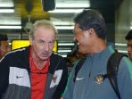 pelatih-timnas-indonesia-alfred-riedl-tiba-bersama-skuadnya_20161209_003338.jpg