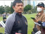 pelatih-timnas-indonesia-indra-sjafri-saat-diwawancarai-usai-memimpin-latihan-di-gbk.jpg