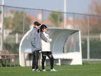 pelatih-timnas-indonesia-shin-tae-yong-bersama-choi-ju-young.jpg