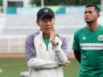 pelatih-timnas-indonesia-shin-tae-yong-di-latihan-perdana-saat-mendarat-di-filipina.jpg