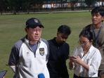 pelatih-timnas-indonesia-shin-tae-yong-saat-diwawancarai-usai-memimpin-latihan-2.jpg