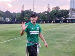 pelatih-timnas-indonesia-shin-tae-yong-saat-hendak-memimpin-latihan-skuad-garuda.jpg