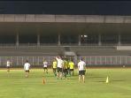 pelatih-timnas-indonesia-shin-tae-yong-saat-mengarahkan-para-pemain-timnas-indonesia-u-19.jpg
