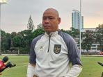 pelatih-timnas-indonesia-u-16-nova-arianto-saat-diwawancarai-usai-menyaksikan.jpg