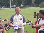 pelatih-timnas-indonesia-u-16-nova-arianto-saat-diwawancarai.jpg