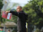 pelatih-timnas-indonesia-u-16-nova-arianto-saat-menyeleksi-pemain.jpg