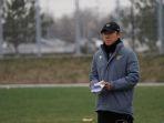 pelatih-timnas-indonesia-u-20-shin-tae-yong-saat-melatih.jpg