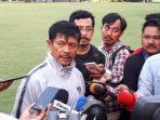 pelatih-timnas-indonesia-u-23-indra-sjafri-saat-diwawancarai-3.jpg