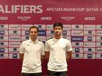 pelatih-turkmenistan-u23-ahmet-agamyradov-kiri-dan-kapten-tim-yhlas-toyjanov.jpg