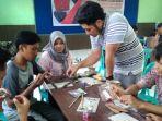 pelatihan-kerajinan-tali-jam-tangan-berbahan-kulit-ikan-pari.jpg