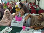 pelatihan-pembuatan-kerajinan-tangan-dari-limbah_20160420_163404.jpg