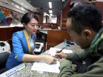 pelayanan-bank-bjb-bandung-jelang-lebaran_20170622_105004.jpg
