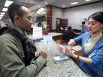 pelayanan-bank-bjb-bandung-jelang-lebaran_20170622_105210.jpg