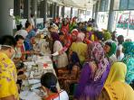 pelayanan-gratis-kesehatan-di-sentra-ikan-bulak_20160403_115201.jpg