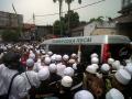pelayat-antar-jenazah-habib-munzir-ke-pemakaman-nih2.jpg