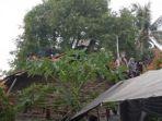 pelayat-naik-ke-atas-genteng-j.jpg