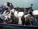 pelepasliaran-benih-lobster-yang-dilakukan-di-perairan-sekitar-pulau-karimun-bea-cukai.jpg
