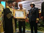 pelni-raih-penghargaan-akademik-dari-polimarin_20180928_001546.jpg