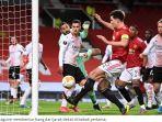 peluang-harry-maguire-membentur-tiang-dari-jarak-dekat-di-babak-pertama.jpg