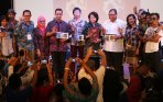 peluncuran-rumah-harmoni-dan-album-musik-salam-3-jari_20141122_215332.jpg