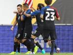 pemain-amerika-serikat-selebrasi_20160608_091039.jpg