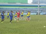 pemain-arema-cronus-malang-sedang-menjalani-latihan_20150305_182517.jpg