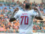 pemain-arema-fc-gustavo-almeida-dirumorkan-ke-persebaya-kesempatan-tukar-guling.jpg