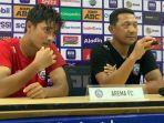 pemain-arema-fc-hamzah-titofani-rivaldi-dan-pelatih-arema-fc-i-putu-gede-swisanto.jpg