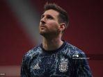 pemain-argentina-lionel-messi-melakukan-pemanasan-sebelum-lawan-uruguay.jpg