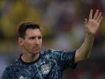 pemain-argentina-lionel-messi-melambai-sebelum-pertandingan-kualifikasi-piala-dunia-2022.jpg