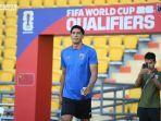 pemain-bali-united-elias-dolah-saat-membela-timnas-thailand.jpg