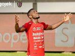 pemain-bali-united-privat-mbarga-siap-bawa-serdadu-tridatu-bertahan-di-puncak-klasemen-afc-cup.jpg