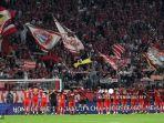 pemain-bayern-muenchen-beri-penghormatan-kepada-fans.jpg