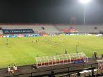 pemain-bhayangkara-fc-menekan-pertahanan-persib-bandung.jpg