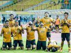 pemain-bhayangkara-fc-merayakan-kemenangan.jpg