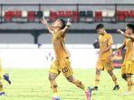 pemain-bhayangkara-fc-sani-rizki-fauzi-merayakan-gol.jpg