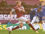 pemain-chelsea-hakim-ziyech-tengah-mencetak-gol-pembuka-melawan-burnley.jpg