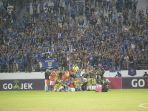 pemain-dan-official-persib-foto-bersama_20180918_120349.jpg