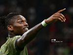 pemain-depan-ac-milan-asal-portugal-rafael-leao-melakukan-selebrasi.jpg