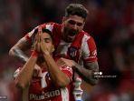 pemain-depan-atletico-madrid-uruguay-luis-suarez-kiri-merayakan-setelah-mencetak-gol.jpg