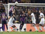 pemain-depan-barcelona-dari-polandia-robert-lewandowski-mencetak-gol.jpg