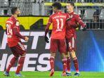 pemain-depan-bayern-munich-polandia-robert-lewandowski-kanan-merayakan-skor-1-1.jpg